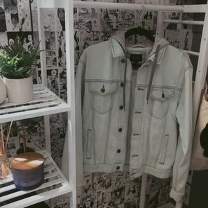 JEAN JACKET WITH A HOOD